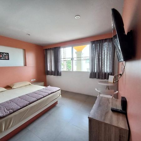 In Phuket House Hotel Екстериор снимка