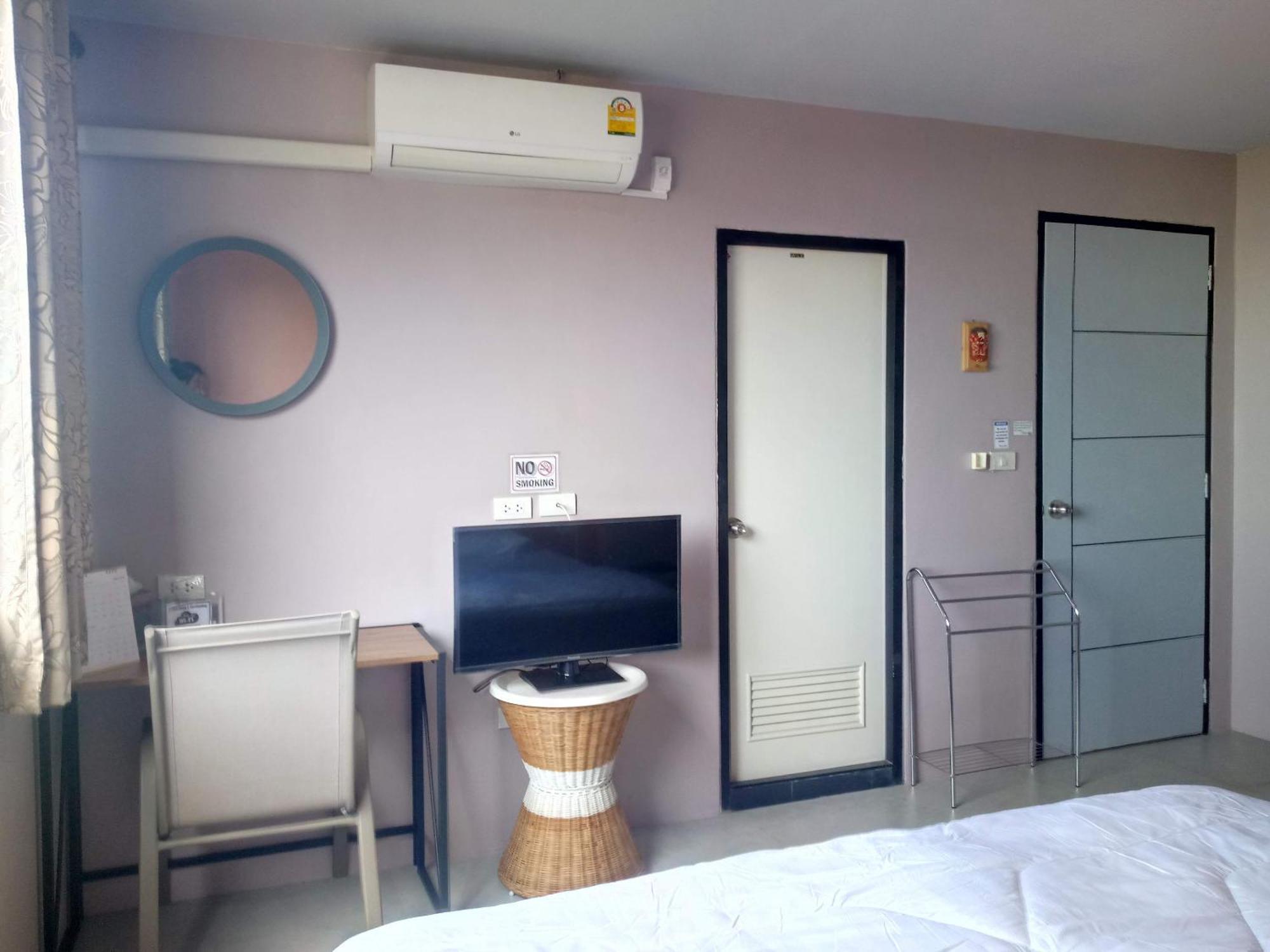 In Phuket House Hotel Екстериор снимка