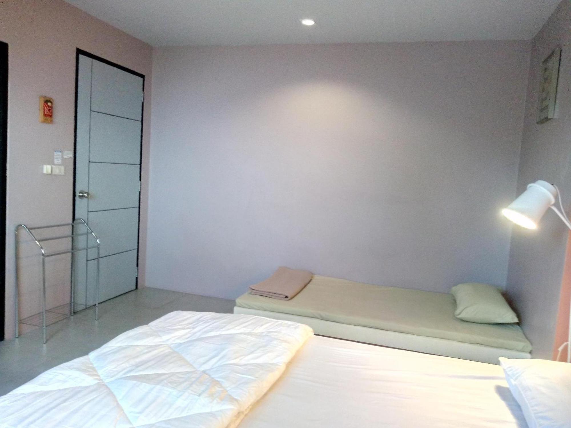 In Phuket House Hotel Екстериор снимка