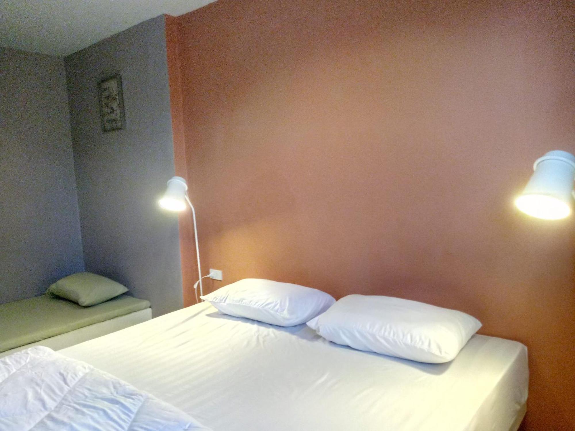 In Phuket House Hotel Екстериор снимка