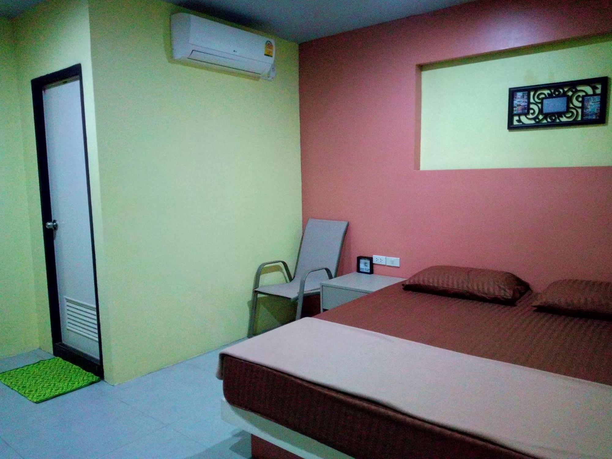 In Phuket House Hotel Екстериор снимка
