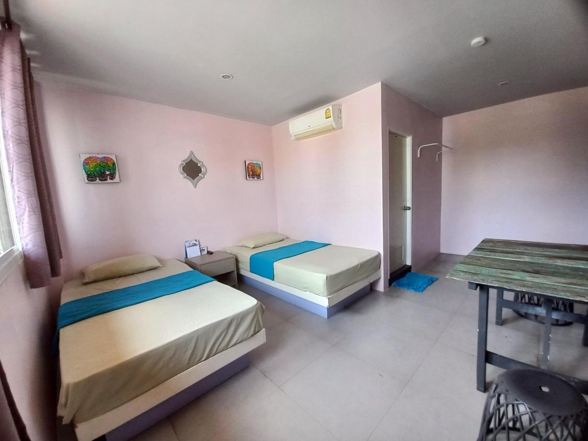 In Phuket House Hotel Екстериор снимка