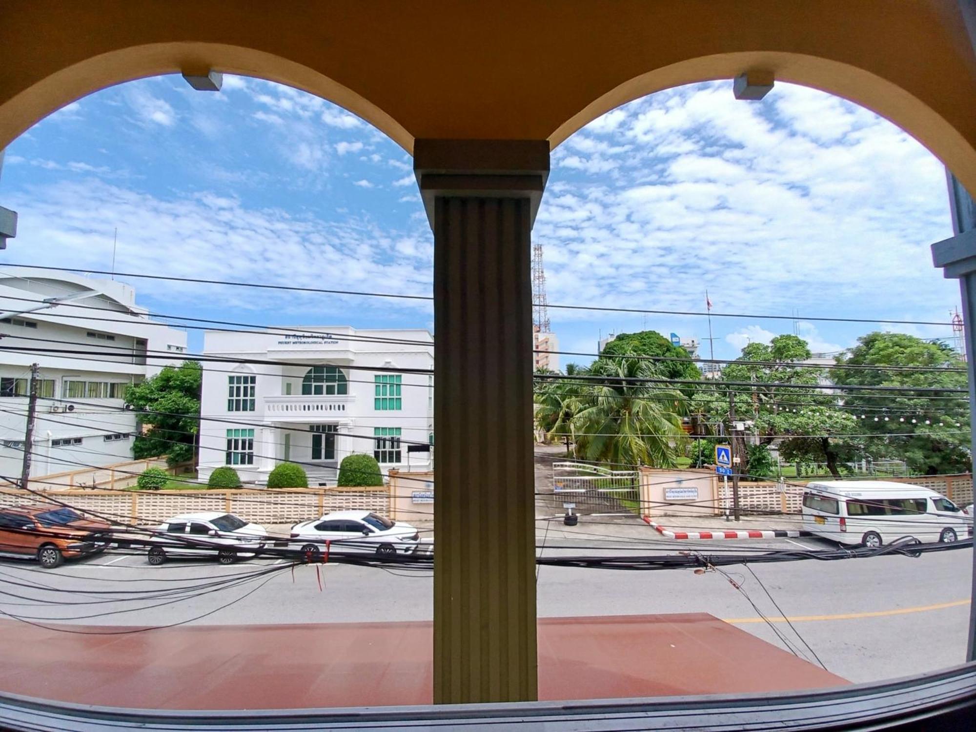 In Phuket House Hotel Екстериор снимка
