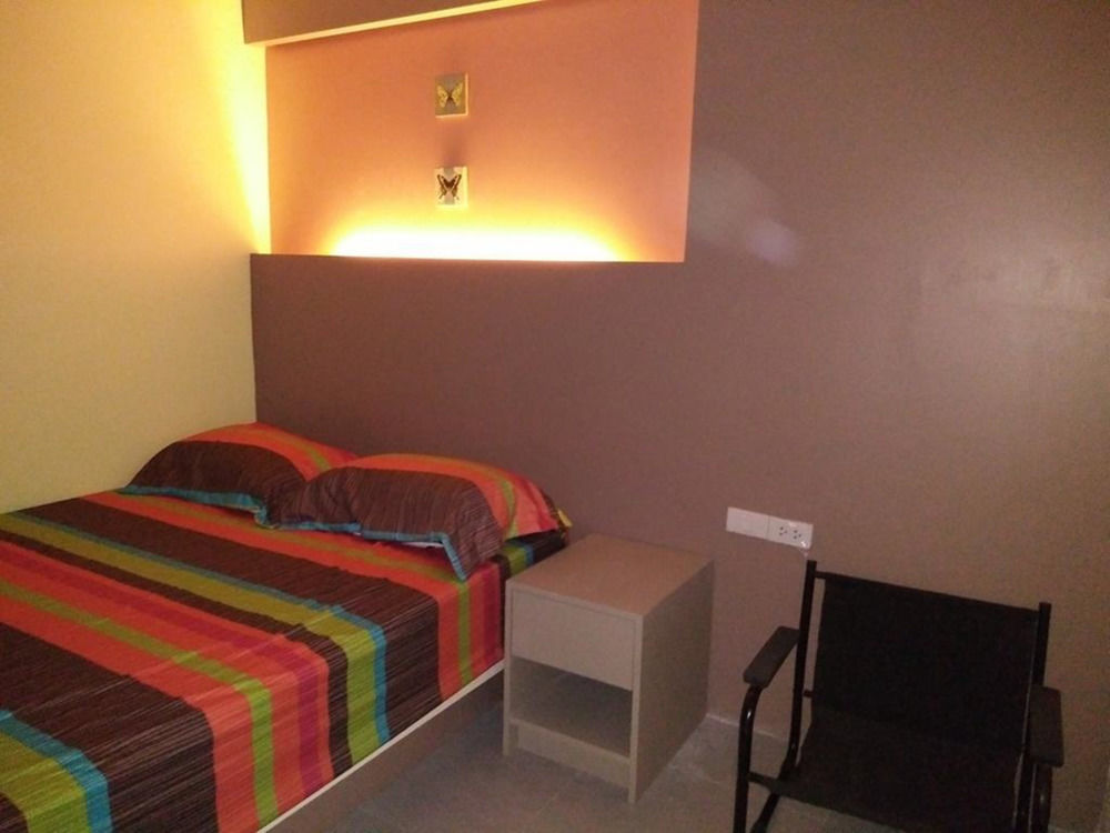 In Phuket House Hotel Екстериор снимка