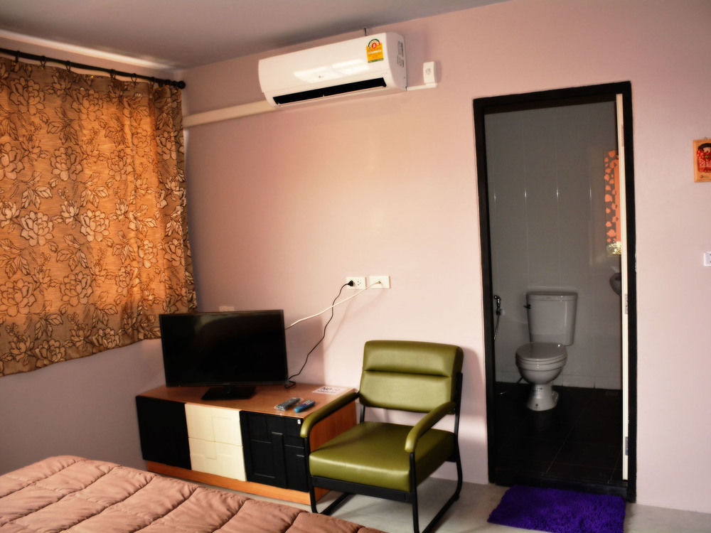In Phuket House Hotel Екстериор снимка