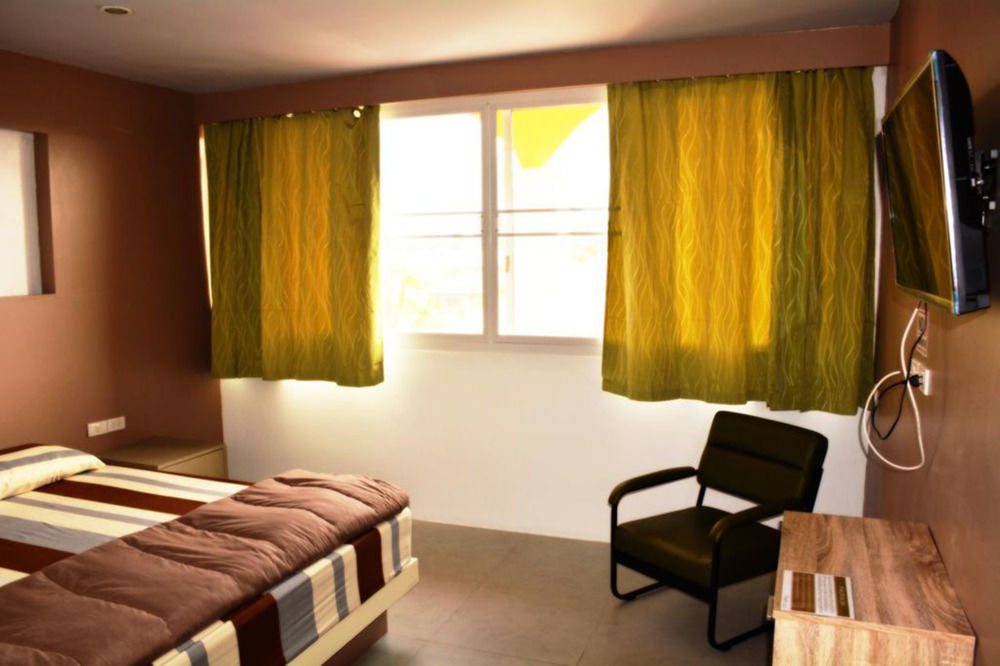 In Phuket House Hotel Екстериор снимка